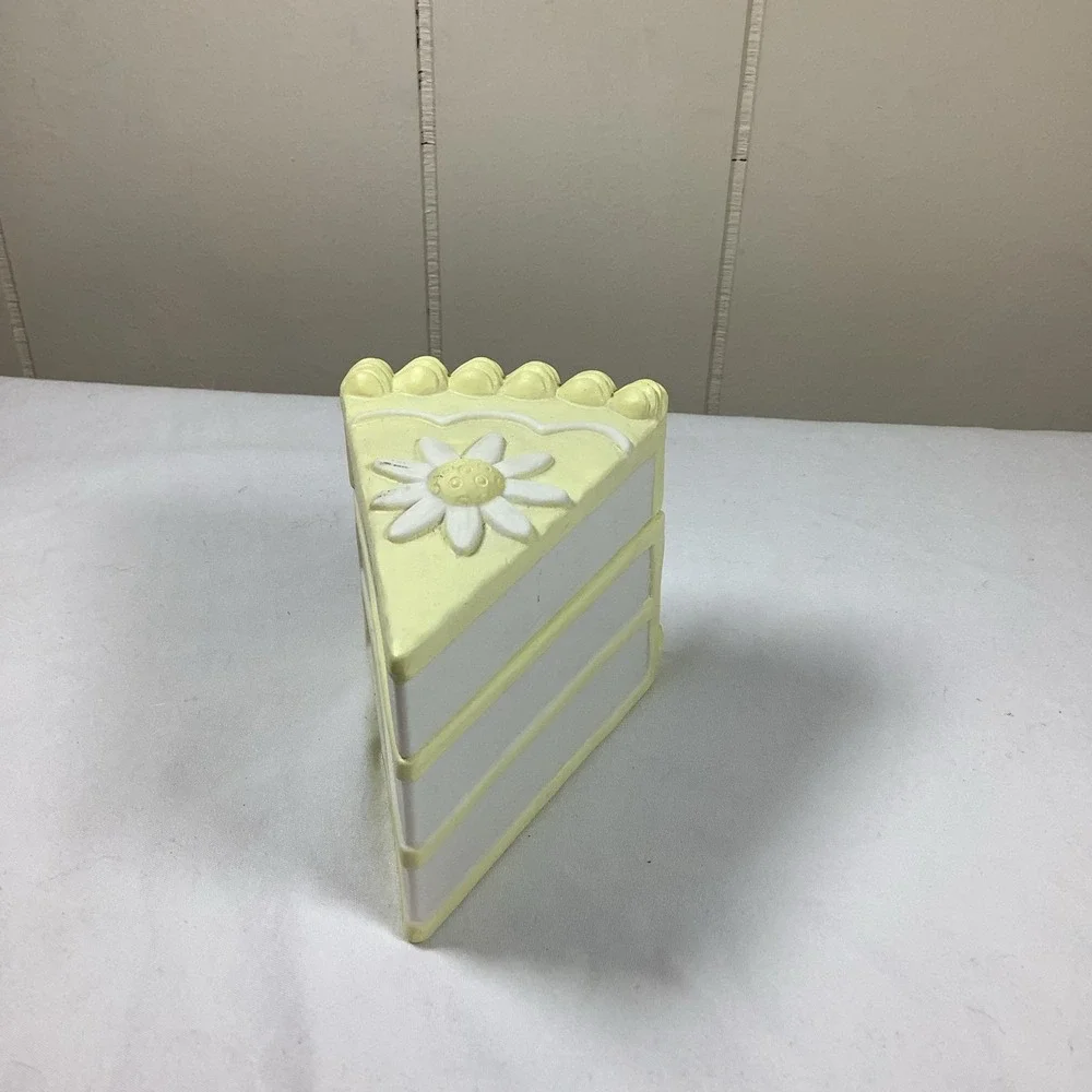 Hallmark Porcelain Trinket Box Cake‎ Slice Yellow Daisy Love Keepsake